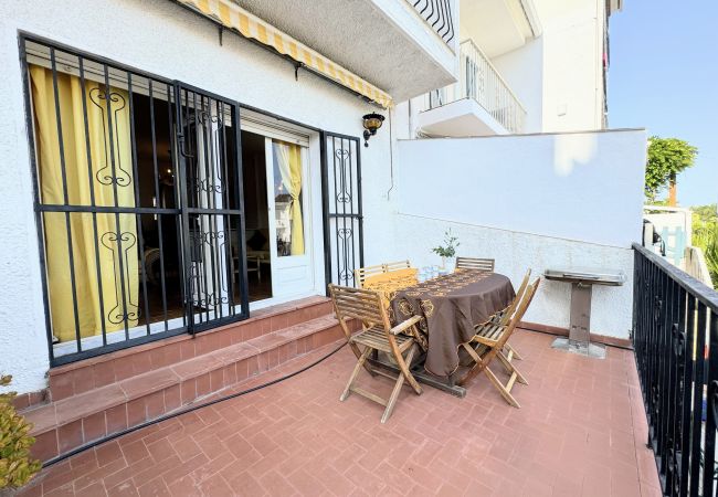 Townhouse in Empuriabrava - 128- Fisherman's house with mooring and views of the canal in Empuriabrava