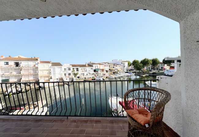 Townhouse in Empuriabrava - 128- Fisherman's house with mooring and views of the canal in Empuriabrava