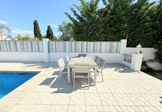 Ferienhaus in Empuriabrava - 150-Schönes Ferienhaus mit Pool und Liegeplatz Empuriabrava-Empurialola