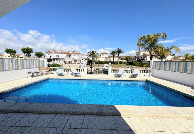 Ferienhaus in Empuriabrava - 150-Schönes Ferienhaus mit Pool und Liegeplatz Empuriabrava-Empurialola