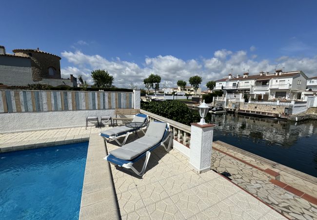 Ferienhaus in Empuriabrava - 150-Schönes Ferienhaus mit Pool und Liegeplatz Empuriabrava-Empurialola