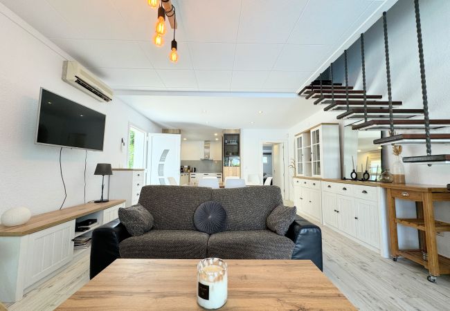 Ferienhaus in Empuriabrava - 150-Schönes Ferienhaus mit Pool und Liegeplatz Empuriabrava-Empurialola
