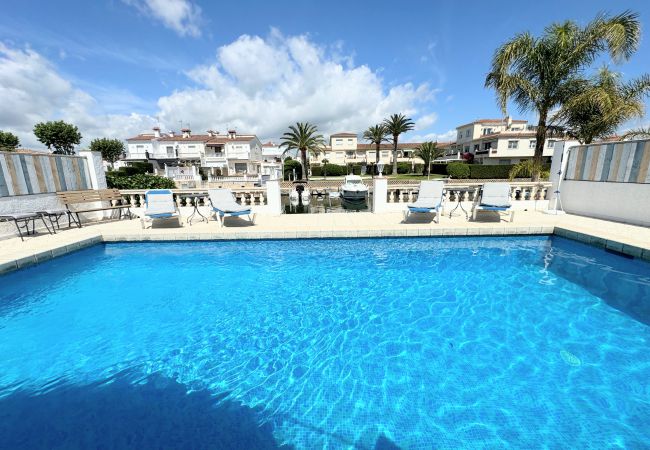 Ferienhaus in Empuriabrava - 150-Schönes Ferienhaus mit Pool und Liegeplatz Empuriabrava-Empurialola