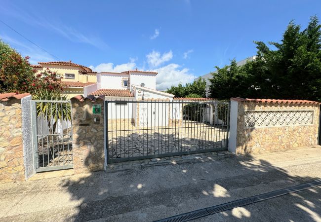 Ferienhaus in Empuriabrava - 150-Schönes Ferienhaus mit Pool und Liegeplatz Empuriabrava-Empurialola