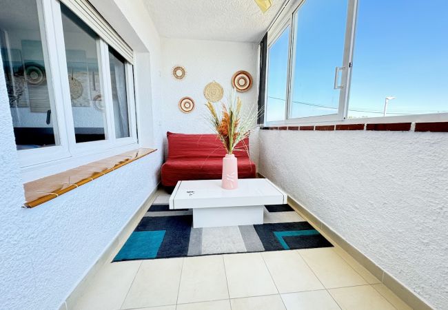 Ferienwohnung in Empuriabrava - 160- Apartment mit schöner Aussicht auf den Fluss und die Berge
