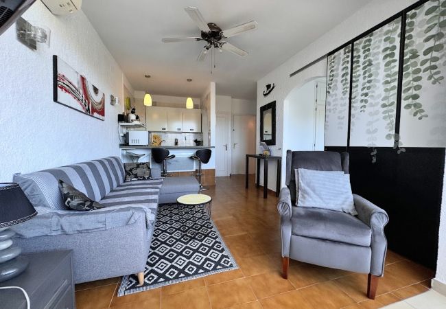 Ferienwohnung in Empuriabrava - 160- Apartment mit schöner Aussicht auf den Fluss und die Berge