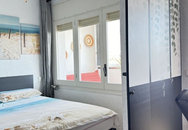 Ferienwohnung in Empuriabrava - 160- Apartment mit schöner Aussicht auf den Fluss und die Berge