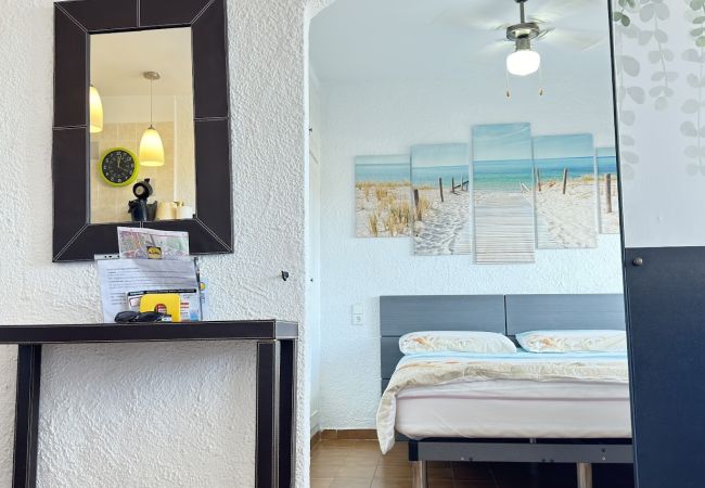 Ferienwohnung in Empuriabrava - 160- Apartment mit schöner Aussicht auf den Fluss und die Berge