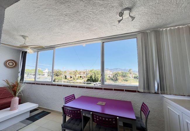 Ferienwohnung in Empuriabrava - 160- Apartment mit schöner Aussicht auf den Fluss und die Berge