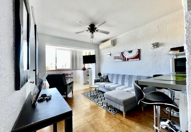 Ferienwohnung in Empuriabrava - 160- Apartment mit schöner Aussicht auf den Fluss und die Berge