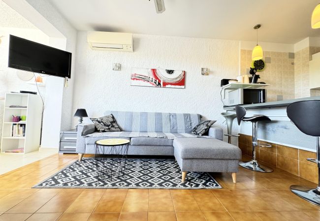 Ferienwohnung in Empuriabrava - 160- Apartment mit schöner Aussicht auf den Fluss und die Berge
