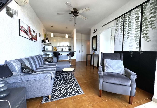 Ferienwohnung in Empuriabrava - 160- Apartment mit schöner Aussicht auf den Fluss und die Berge