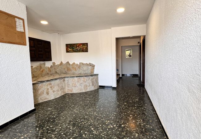 Ferienwohnung in Empuriabrava - 160- Apartment mit schöner Aussicht auf den Fluss und die Berge