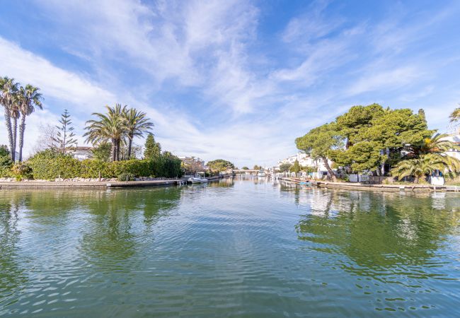Ferienwohnung in Empuriabrava - 167-Apartment mit Blick auf Puerto Empurialola