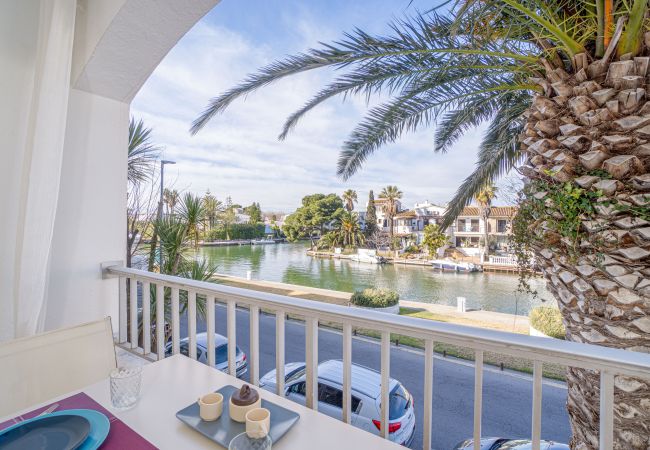 Ferienwohnung in Empuriabrava - 167-Apartment mit Blick auf Puerto Empurialola