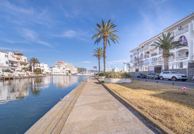 Ferienwohnung in Empuriabrava - 167-Apartment mit Blick auf Puerto Empurialola