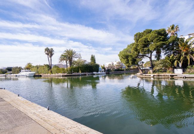 Ferienwohnung in Empuriabrava - 167-Apartment mit Blick auf Puerto Empurialola