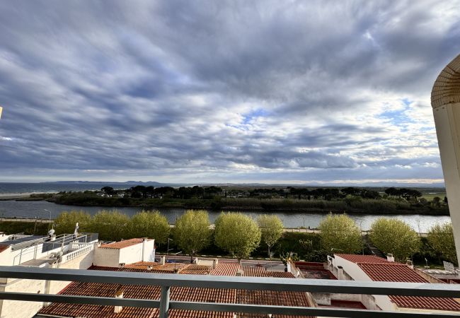 Ferienwohnung in Empuriabrava - a157- Wohnung mit spektakulärer Aussicht in Empuriabrava